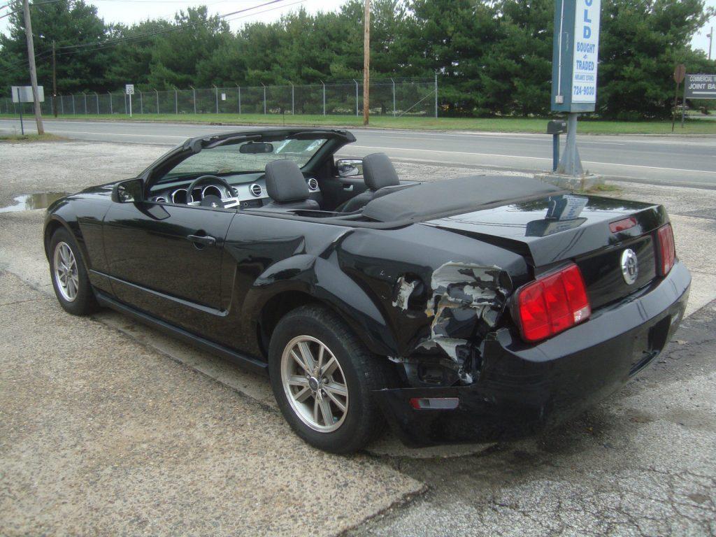 2005 Ford Mustang V6 Convertible