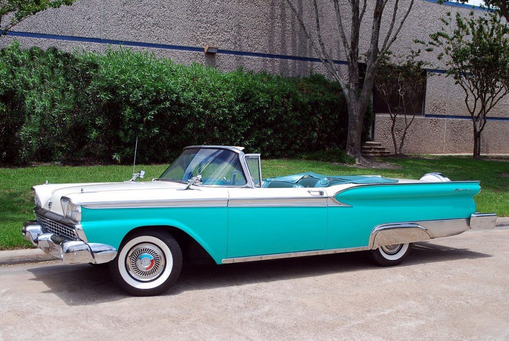 iconic cruiser 1959 Ford Galaxie Sunliner Convertible