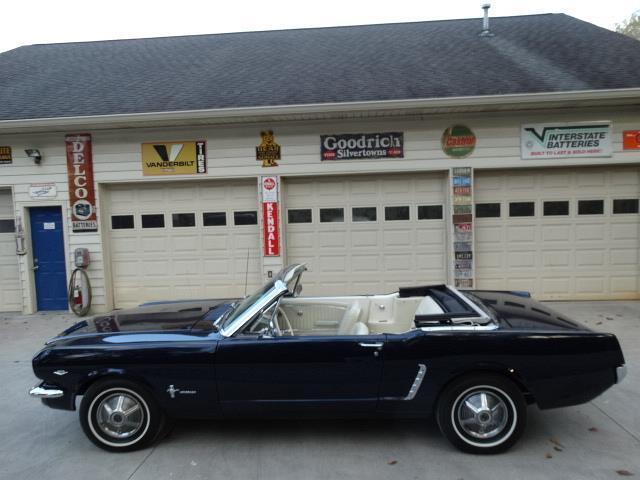 shiny paint 1965 Ford Mustang Convertible