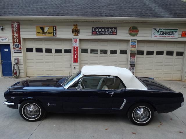 shiny paint 1965 Ford Mustang Convertible