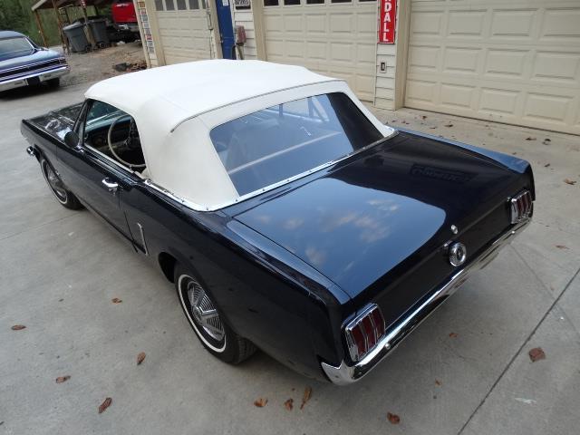 shiny paint 1965 Ford Mustang Convertible