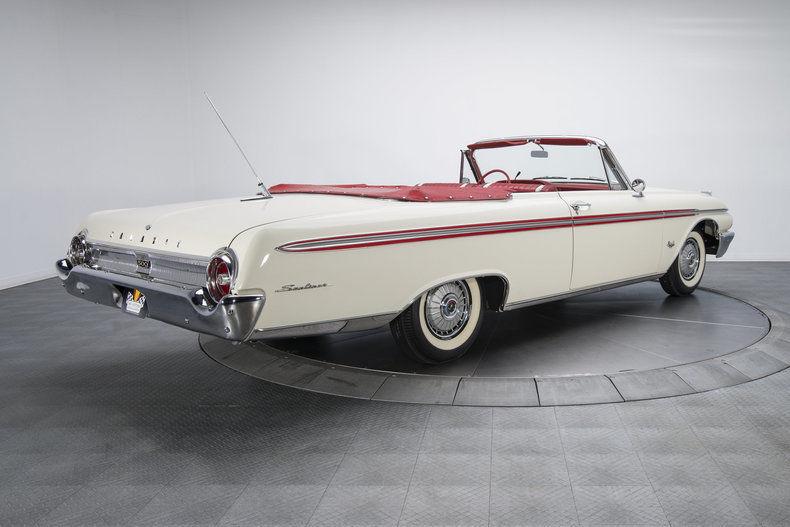 stunning 1962 Ford Galaxie Sunliner Convertible