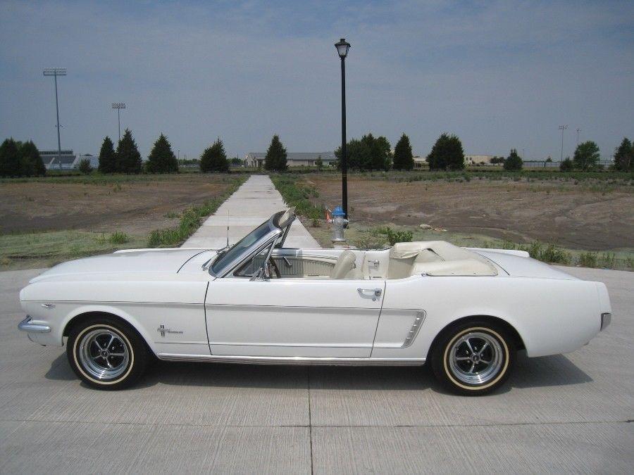 4 speed 1965 Ford Mustang Convertible