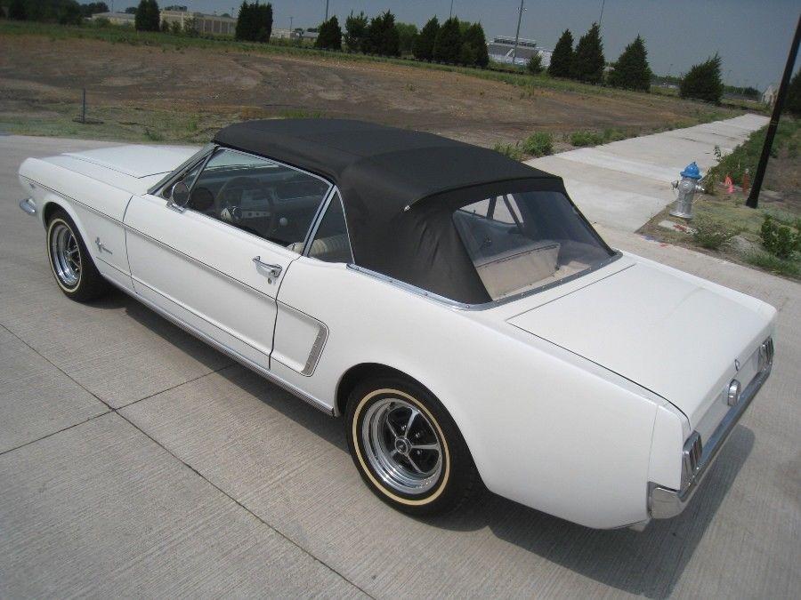 4 speed 1965 Ford Mustang Convertible