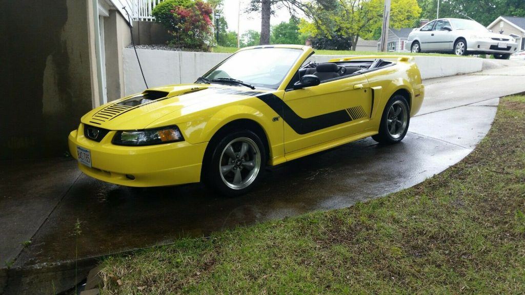 low miles 2003 Ford Mustang Convertible