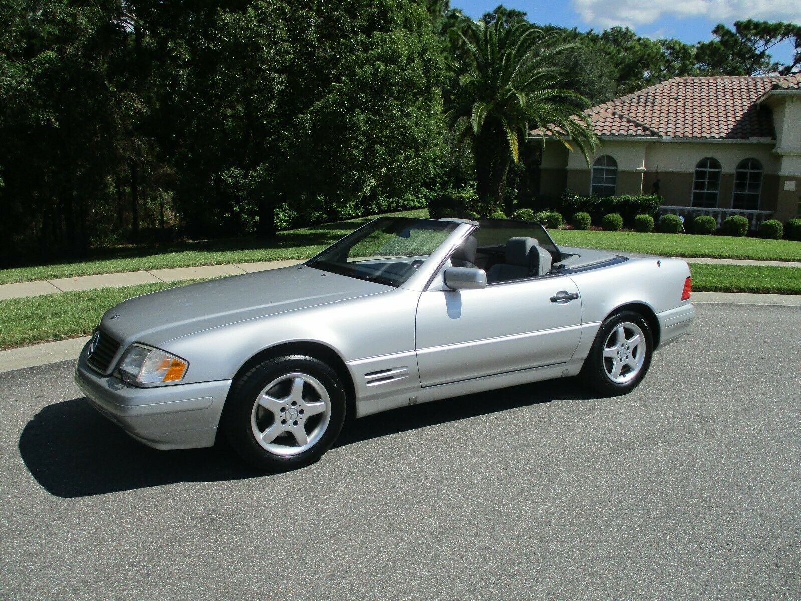 gorgeous 1997 Mercedes Benz SL Class SL 320 convertible for sale