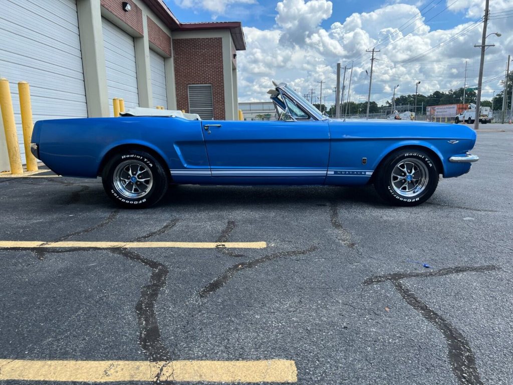 1965 Ford Mustang Convertible [fully loaded]