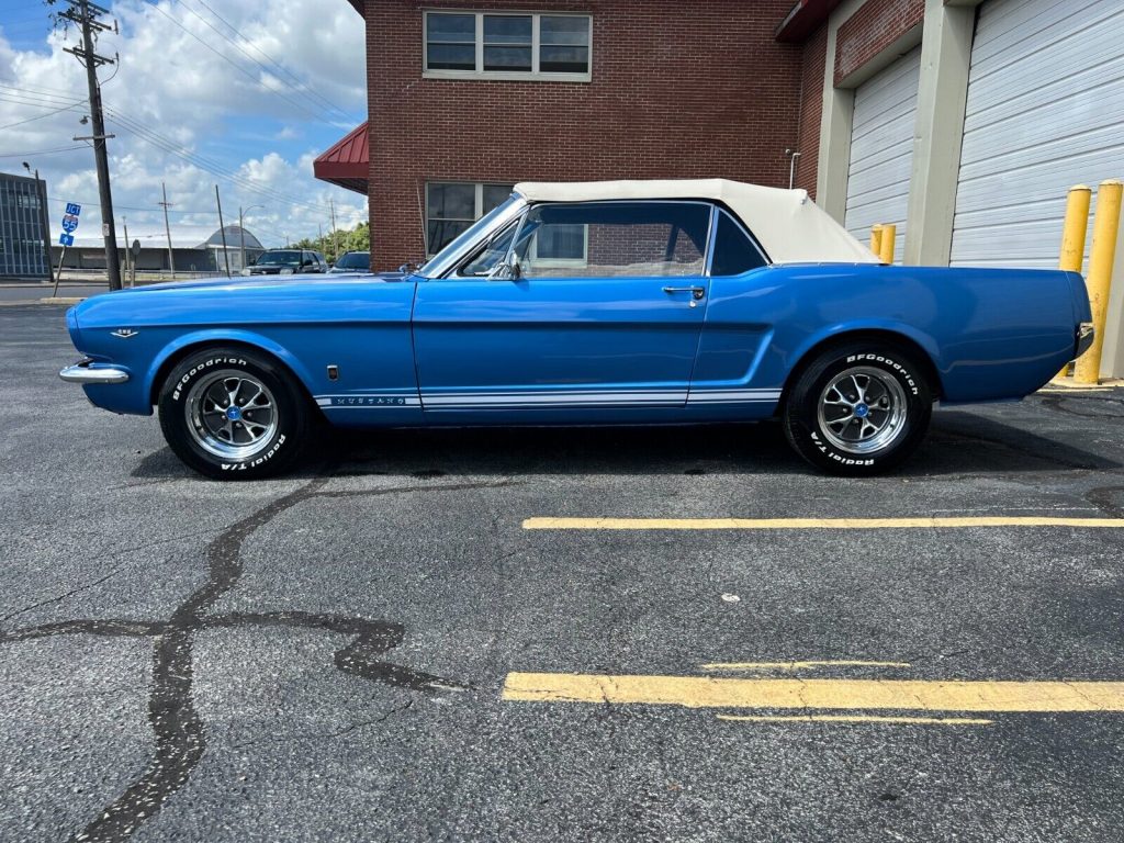 1965 Ford Mustang Convertible [fully loaded]