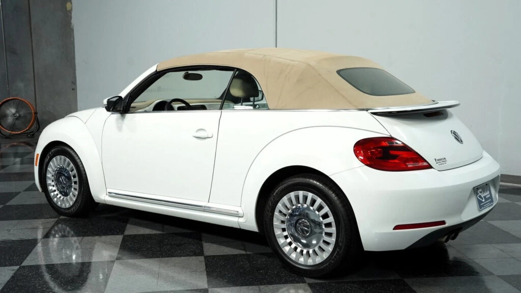 2014 Volkswagen Beetle – Classic Convertible