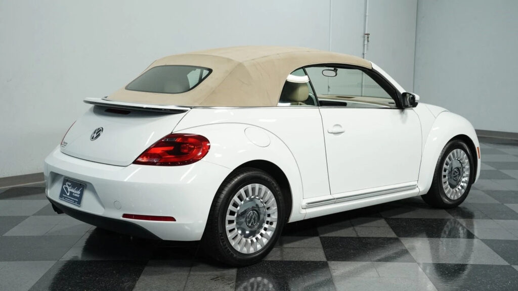 2014 Volkswagen Beetle – Classic Convertible