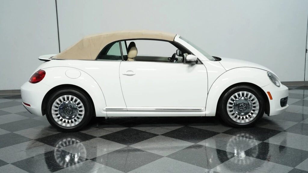 2014 Volkswagen Beetle – Classic Convertible