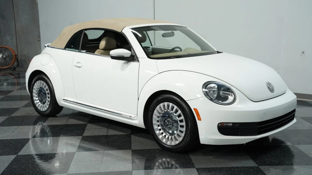 2014 Volkswagen Beetle – Classic Convertible