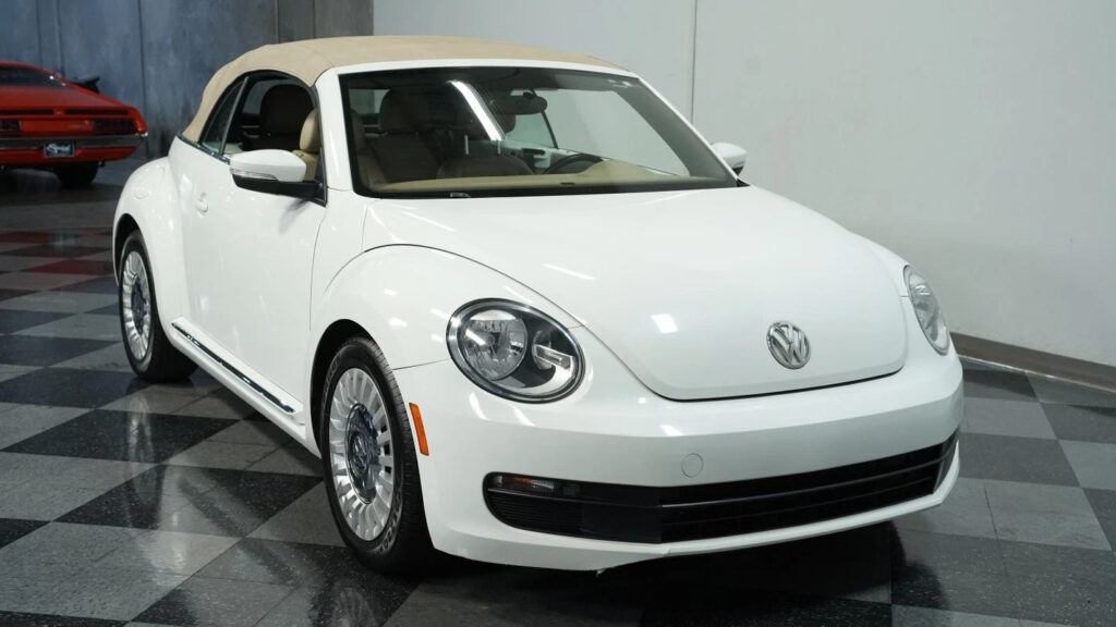 2014 Volkswagen Beetle – Classic Convertible
