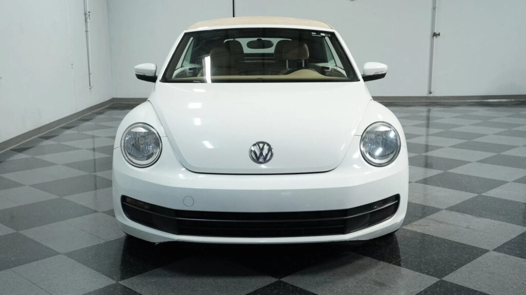 2014 Volkswagen Beetle – Classic Convertible