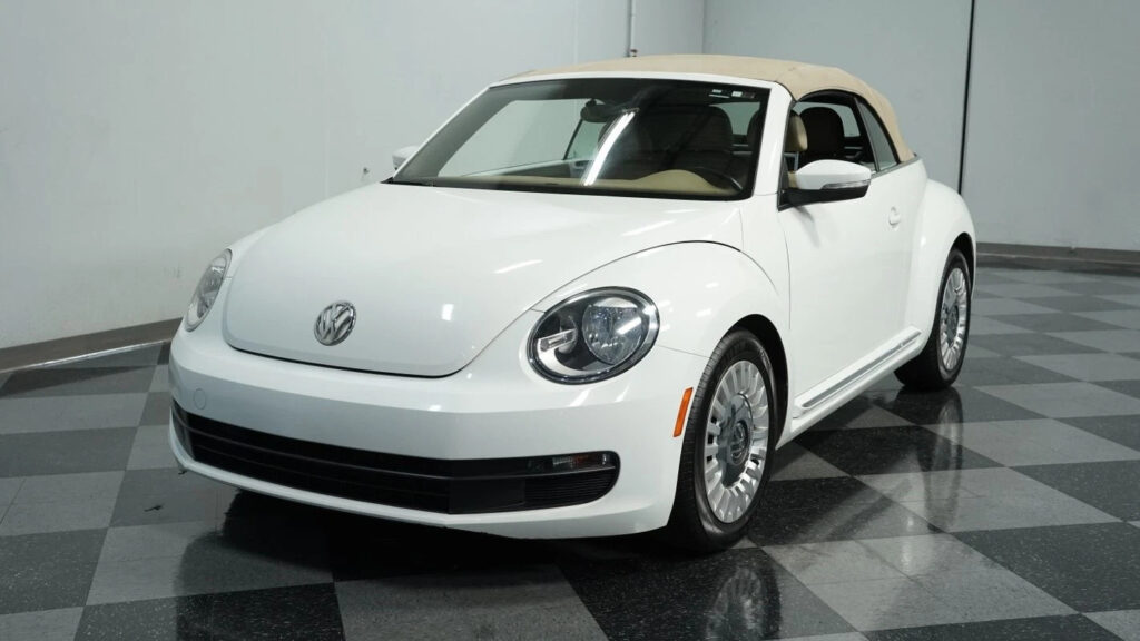 2014 Volkswagen Beetle – Classic Convertible