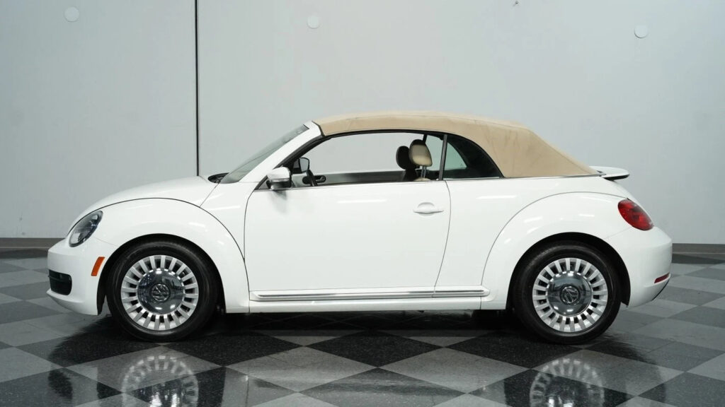 2014 Volkswagen Beetle – Classic Convertible