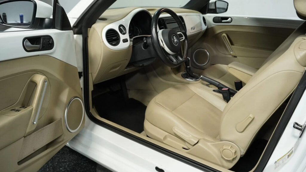 2014 Volkswagen Beetle – Classic Convertible