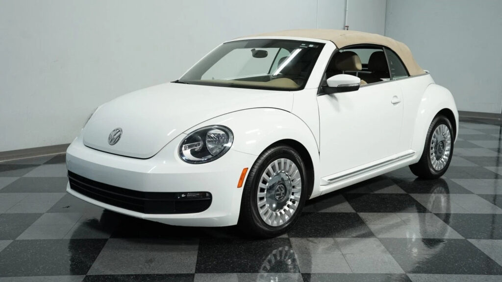 2014 Volkswagen Beetle – Classic Convertible