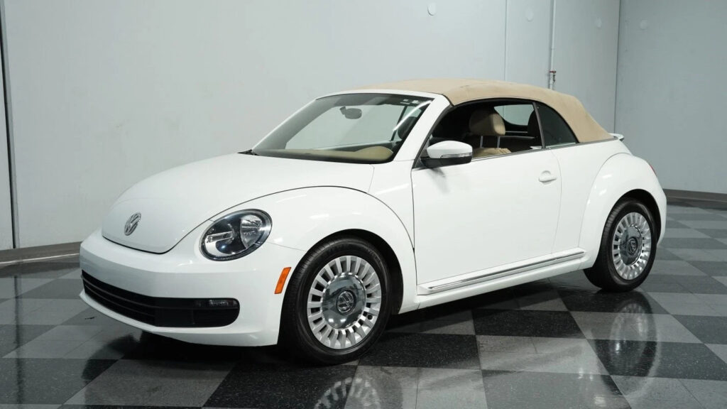2014 Volkswagen Beetle – Classic Convertible