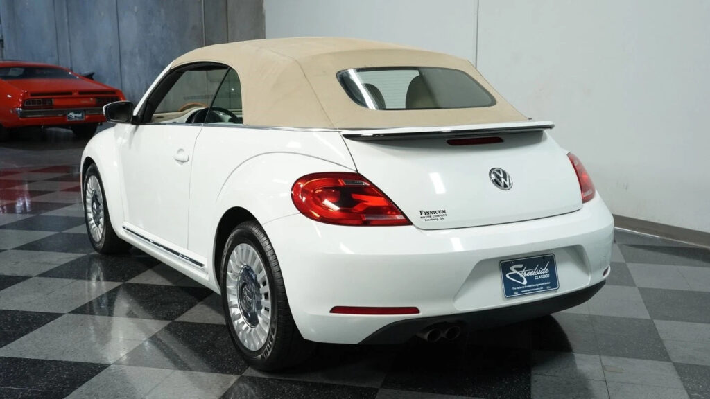 2014 Volkswagen Beetle – Classic Convertible