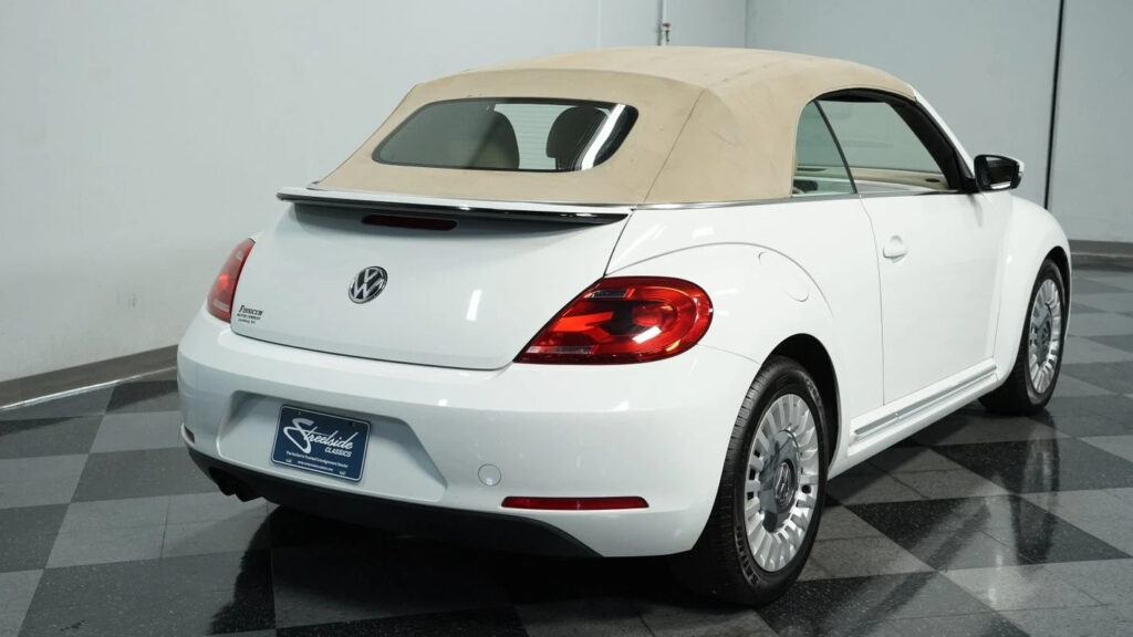 2014 Volkswagen Beetle – Classic Convertible